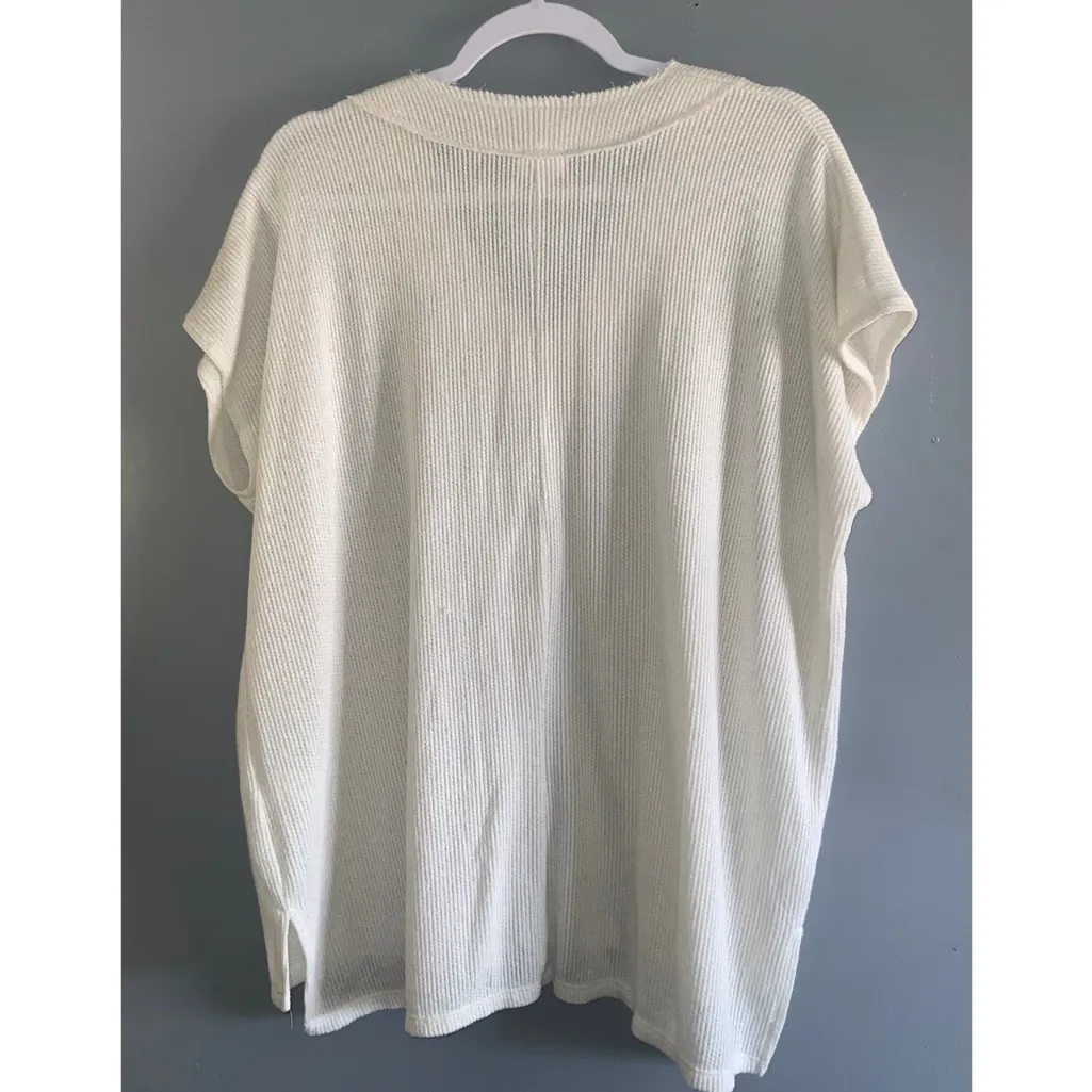 BKE Cream V-Neck Knit  Short Sleeve Oversized Tunic Sweater Medium - Image 3