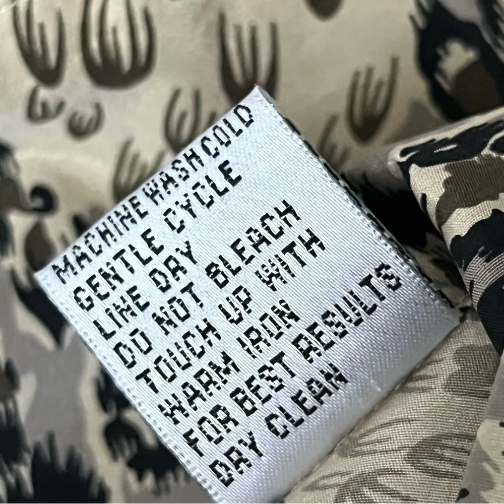 VINTAGE Elizabeth Terrell Women Blouse M Brown Silk Animal Print Jungle Safari Size M - Image 7