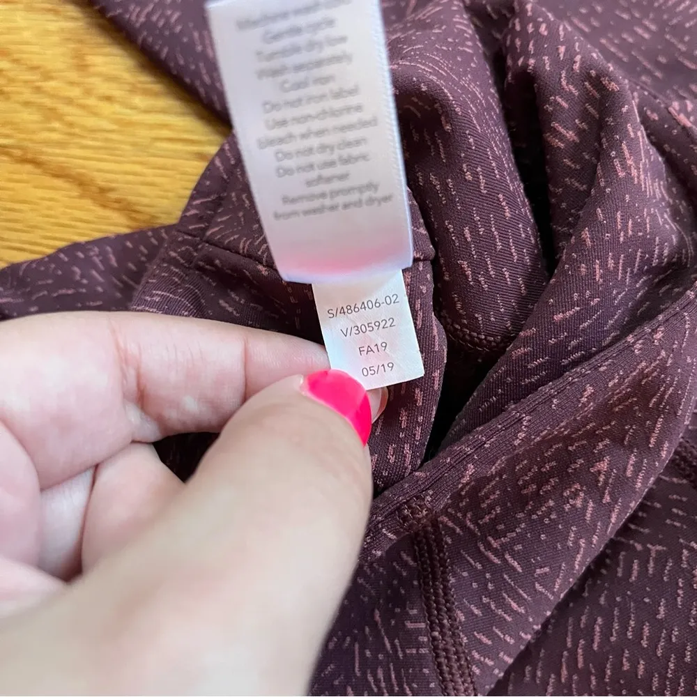 Athleta Salutation Stash Pocket Rainwater Tight in Antique Burgundy size XS - Image 10