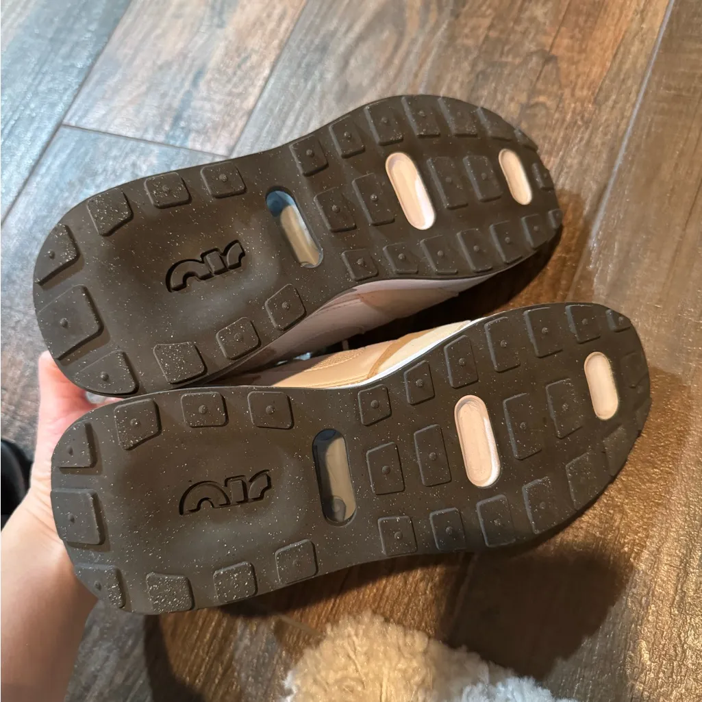 Nike Airmax Women's Cream Sneakers - Image 4