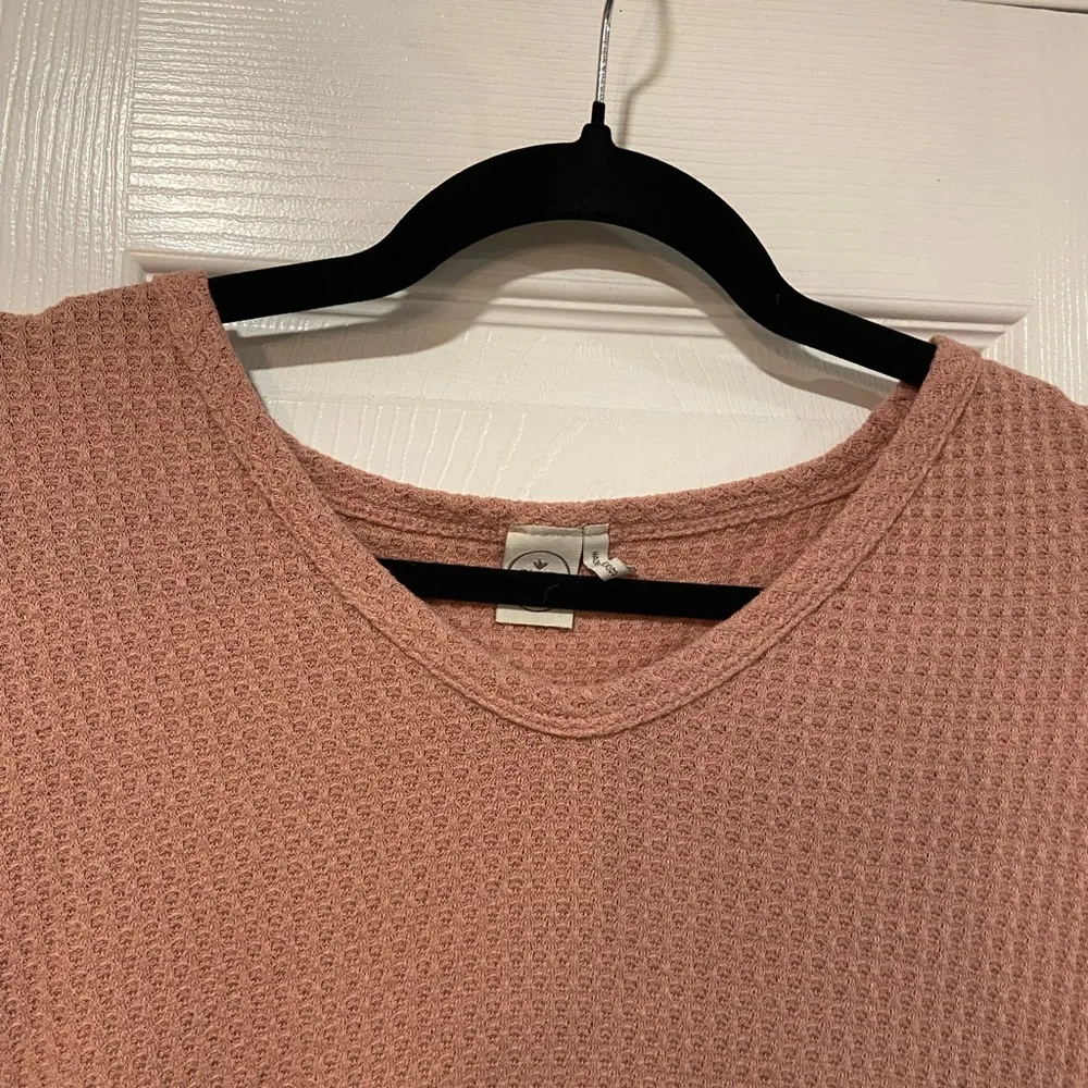 Paper Crane Size S Pink Waffle Knit V Neck Short Sleeve Ruffle Hem Peplum Top - Image 2