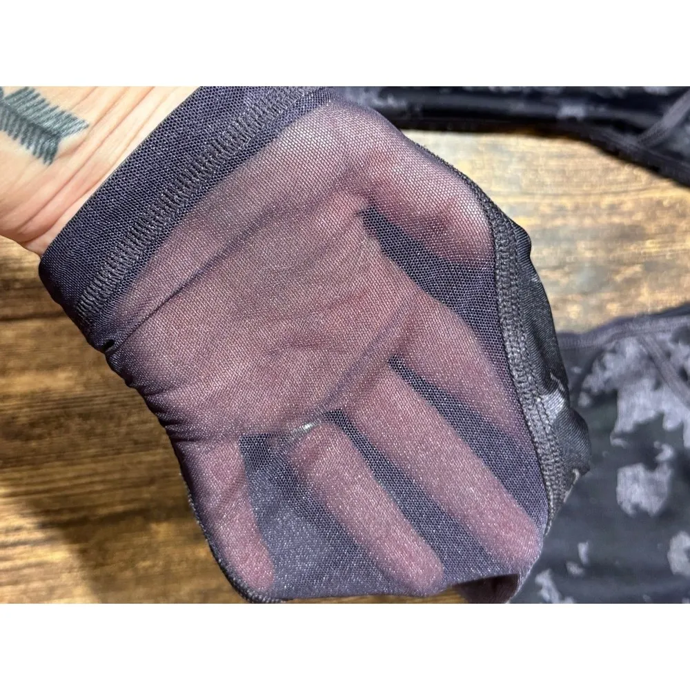 UNDER ARMOUR WOMEN'S HEATGEAR MESH PRINTED ANKLE CROP PURPLE/FLINT size SMALL - Image 2