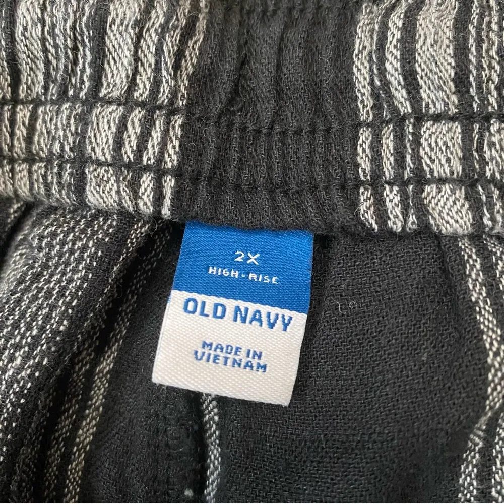 High rise black striped linen blend pull on shorts - Image 3