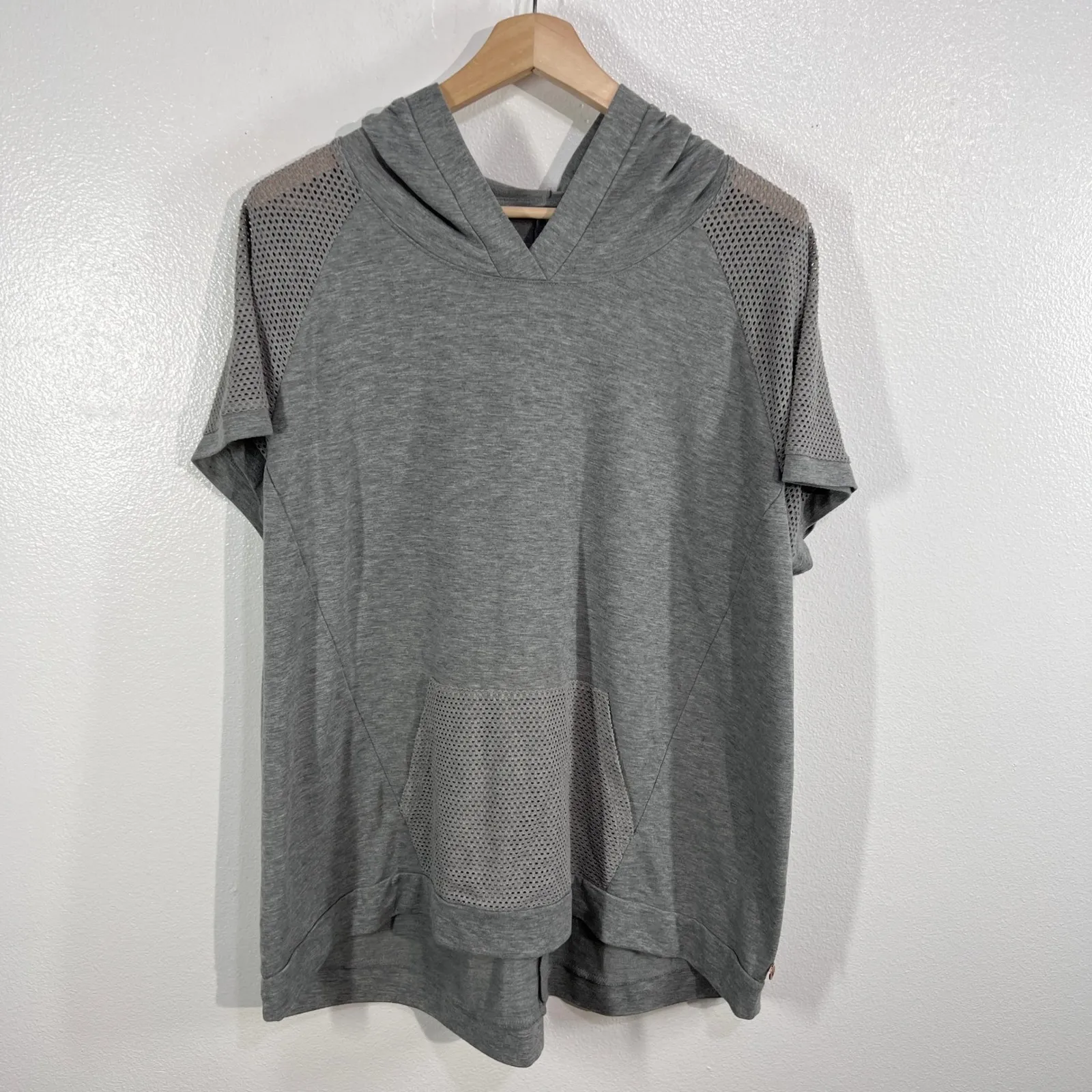LIVI Active 18/20 Gray Mesh Short Sleeve Hoodie Plus Size Athleisure Lightweight - Image 2