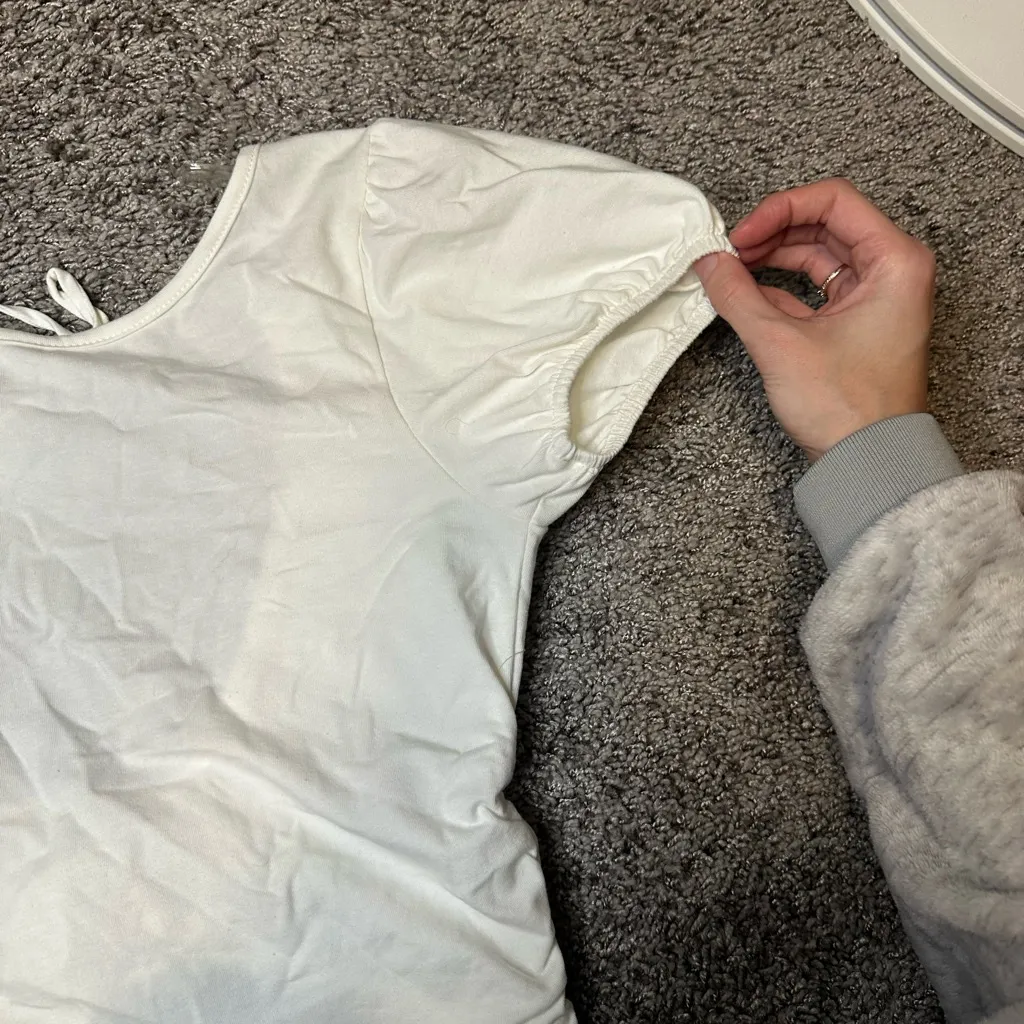 Le Lis Cream Puff Sleeve Blouse - Image 2