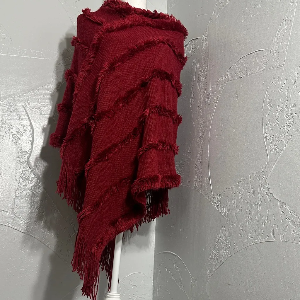 Chic Burgundy Fringed Poncho Red Size undefined - Image 7