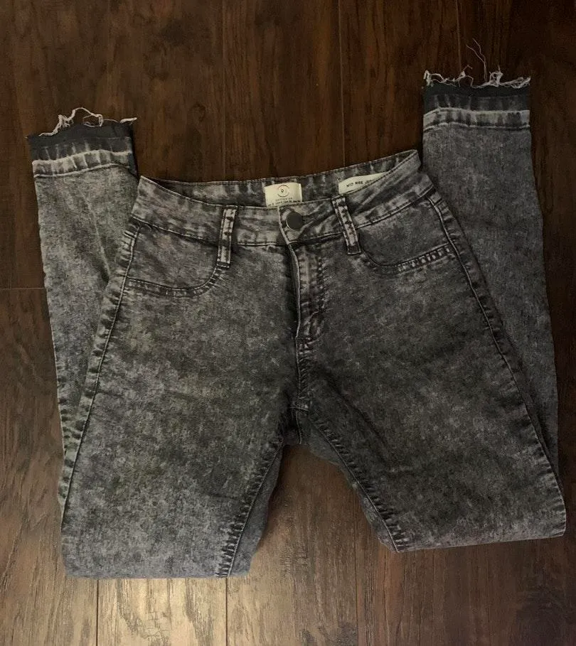 Grey Acid Wash Mid-Rise Jeggings - Image 8