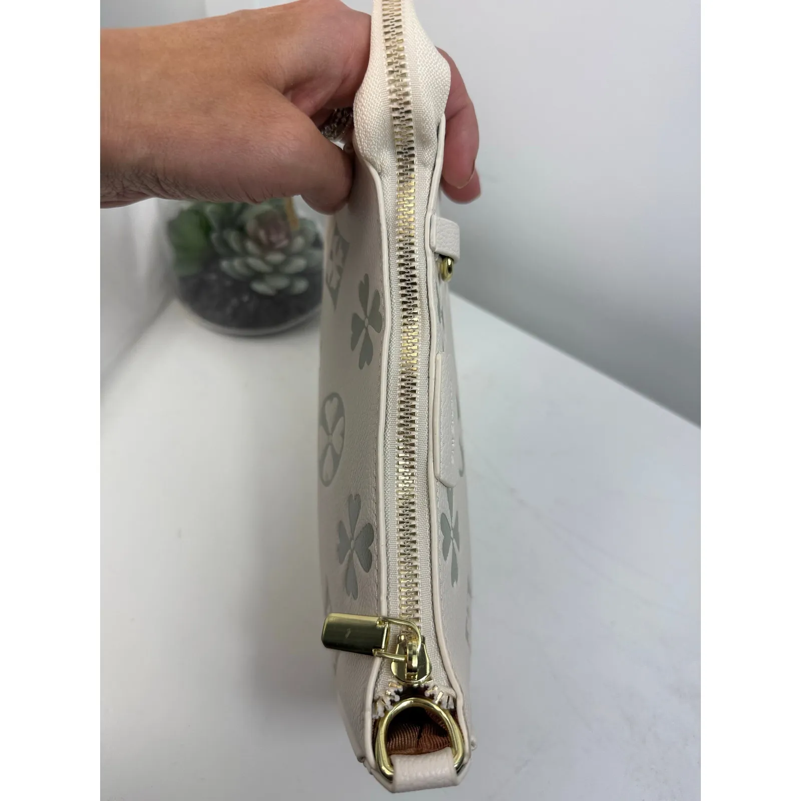 Cute NWOTs Women’s Purse White - Image 4