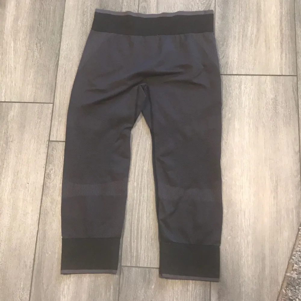 AVIA Athletic Capri Leggings - Image 3