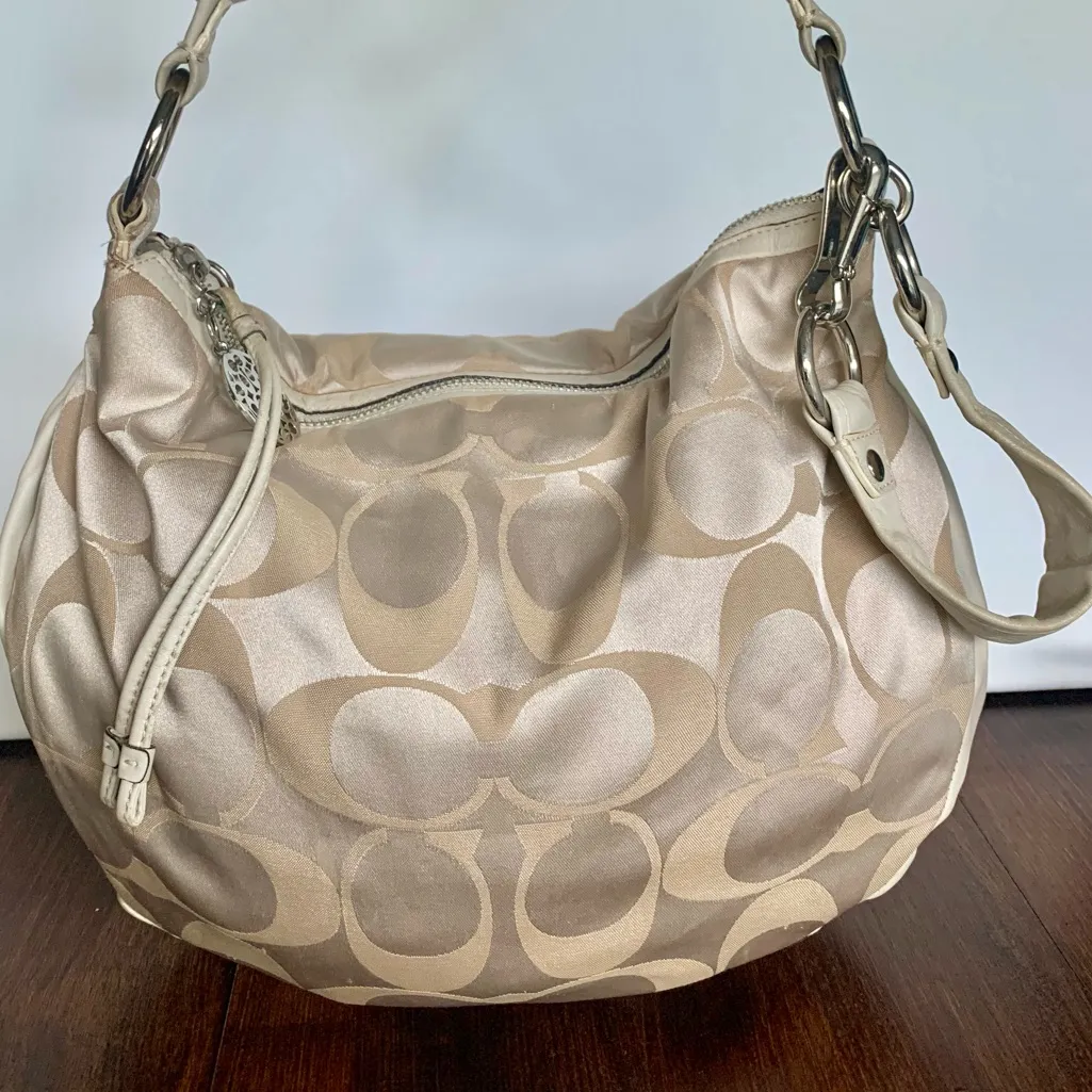 COACH ALI SIGNATURE SATEEN HOBO - Image 3