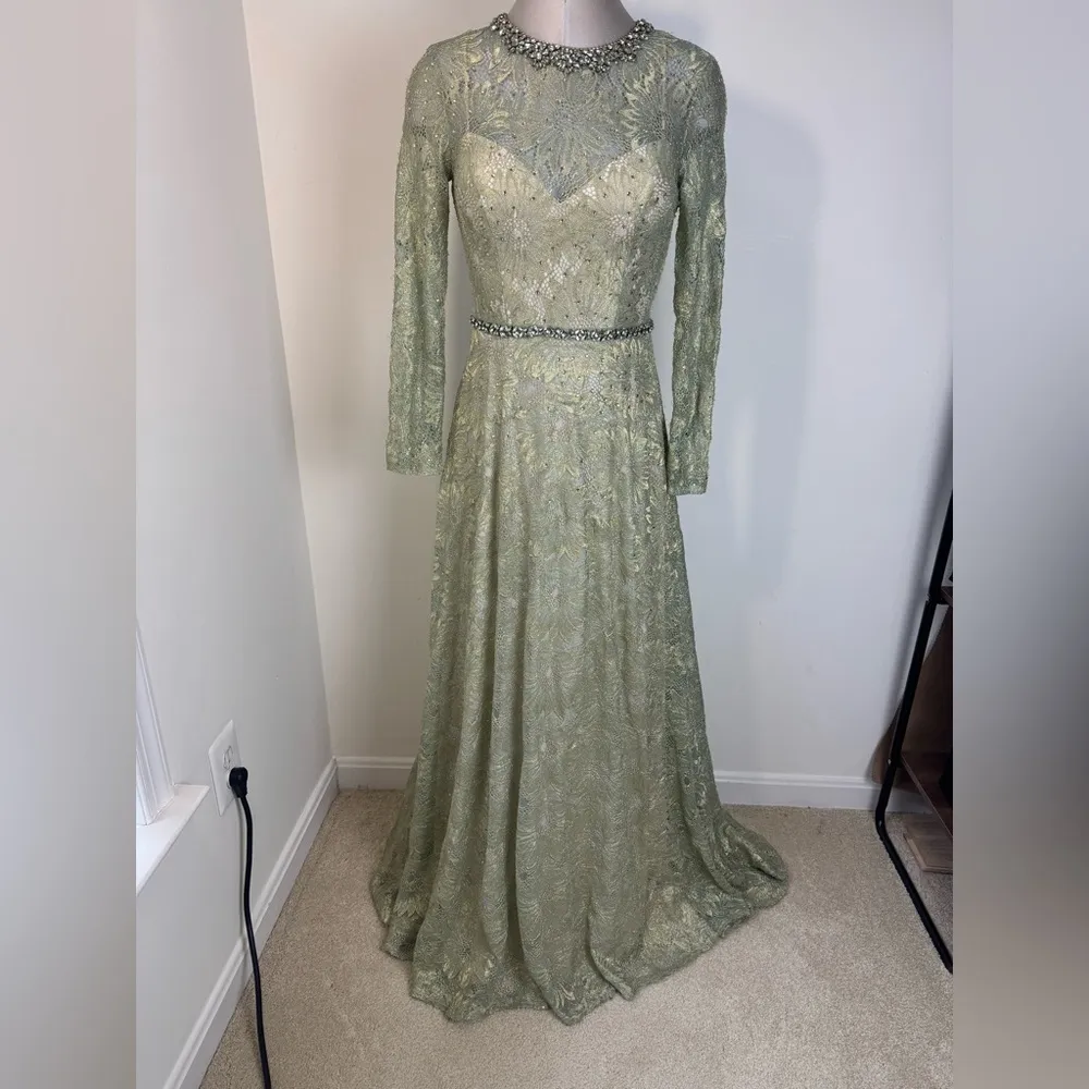 Mac Duggal 491881 Sage Green Gold Long Sleeve Floral Lace Gown Dress Size 6 - Image 2