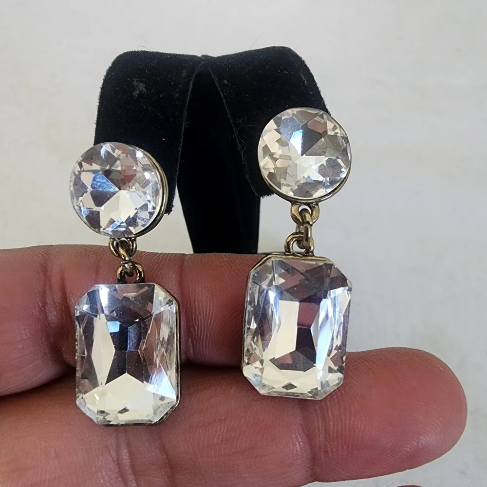 Elegant 3 Strand Gold and Crystal Necklace Earrings Set - Image 7