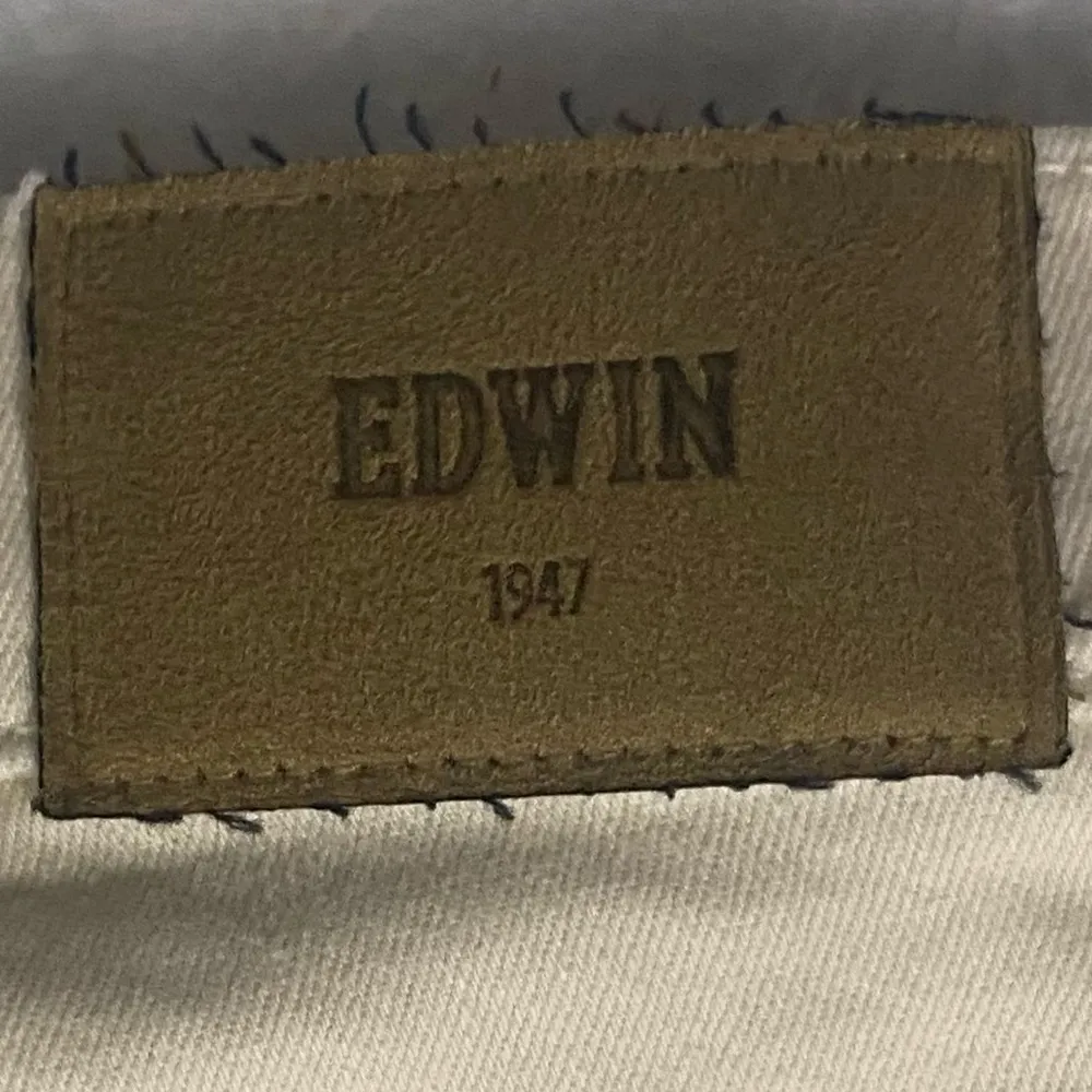 Cream Cropped Straight Leg Jeans - Image 9