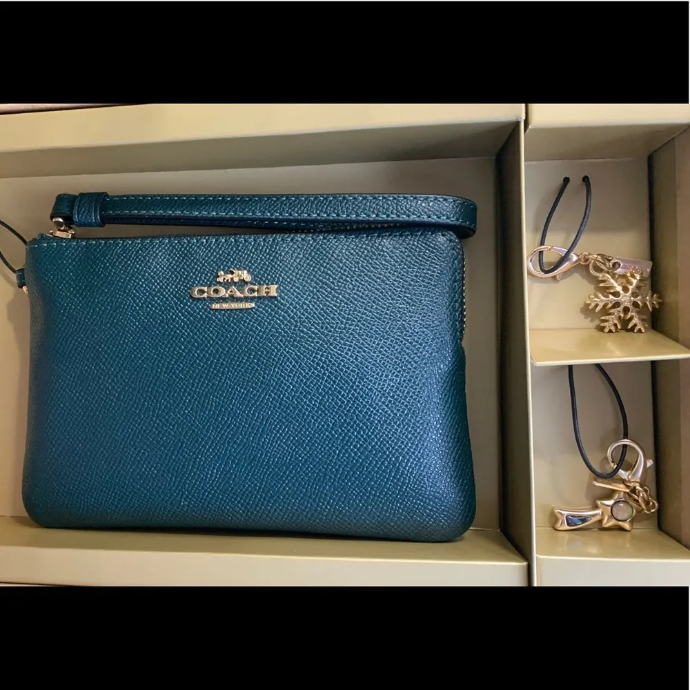 Authentic COACH Leather zip wristlet & 2 charms set - Image 8