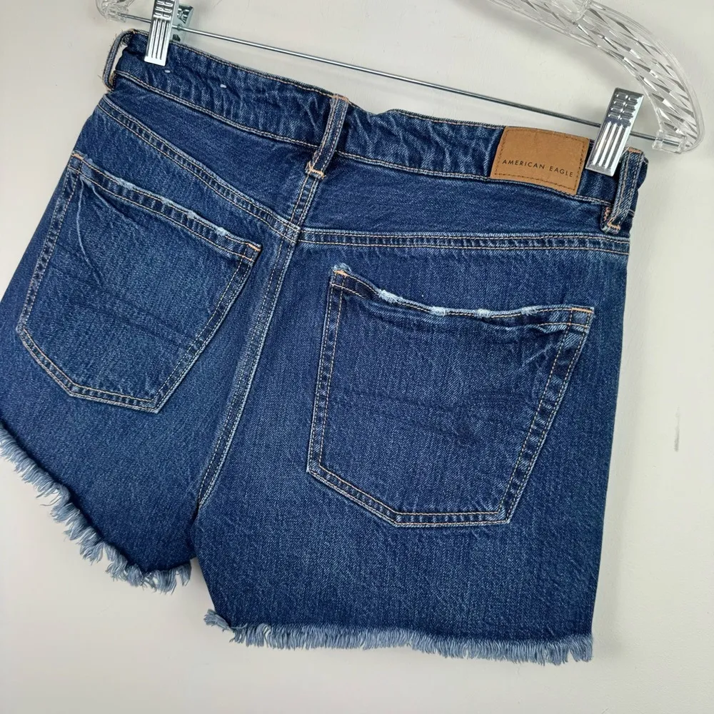 American Eagle Tom Girl Denim Jean Shorts Sz 6 Dark Wash Distressed Raw Hem - Image 7