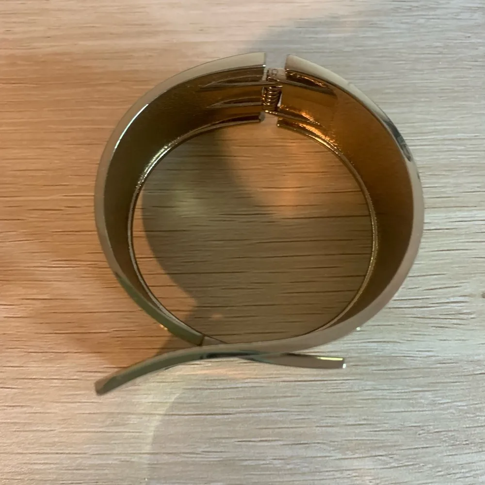 PRELOVED GOLD TONE BELT BRACELET - Image 3