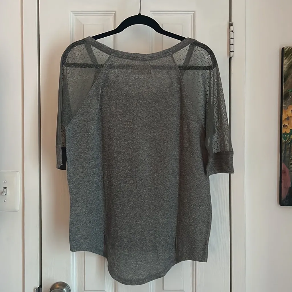 Hollister 🆕  Women’s 3/4 Sleeve Top, Size Medium - Image 2