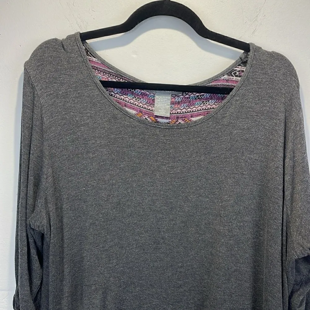 Kate & Mallory  double layered top Aztecs design with solid gray size 1X - Image 4