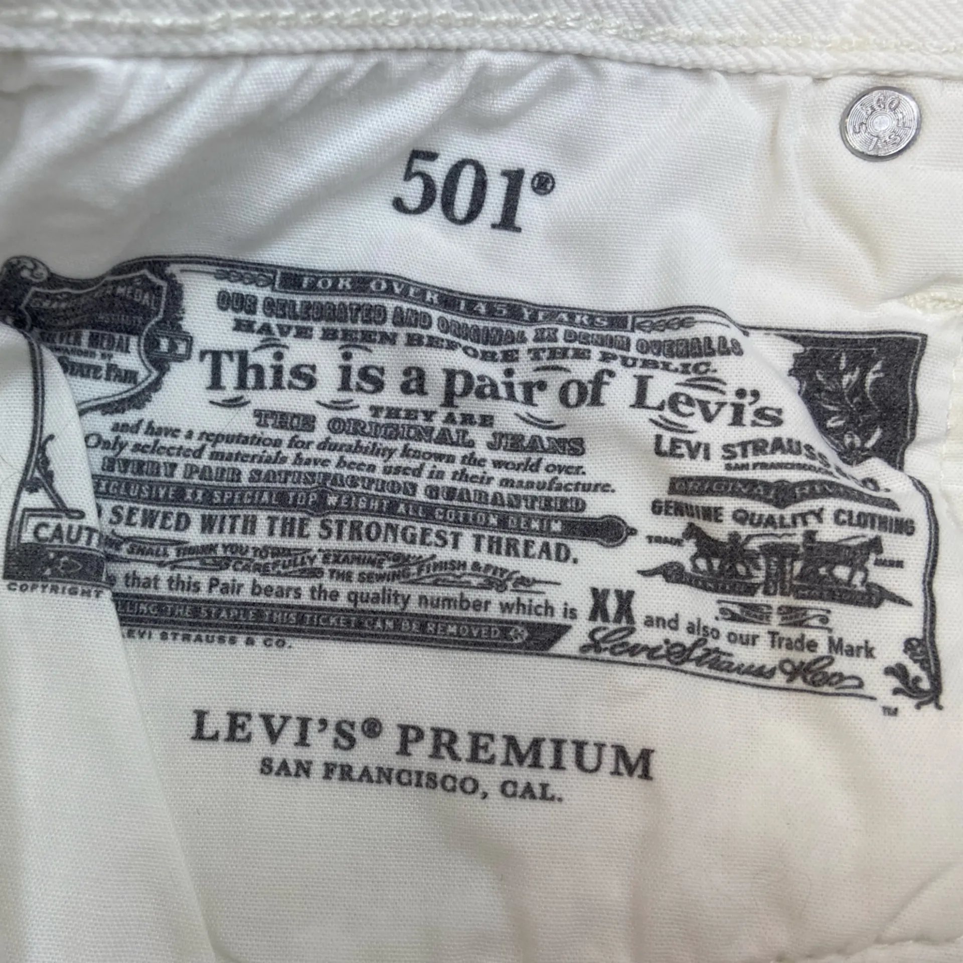 Levi Premium Cut off Shorts 501 Jeans Button fly‎ Frayed hem Size Small - Image 3