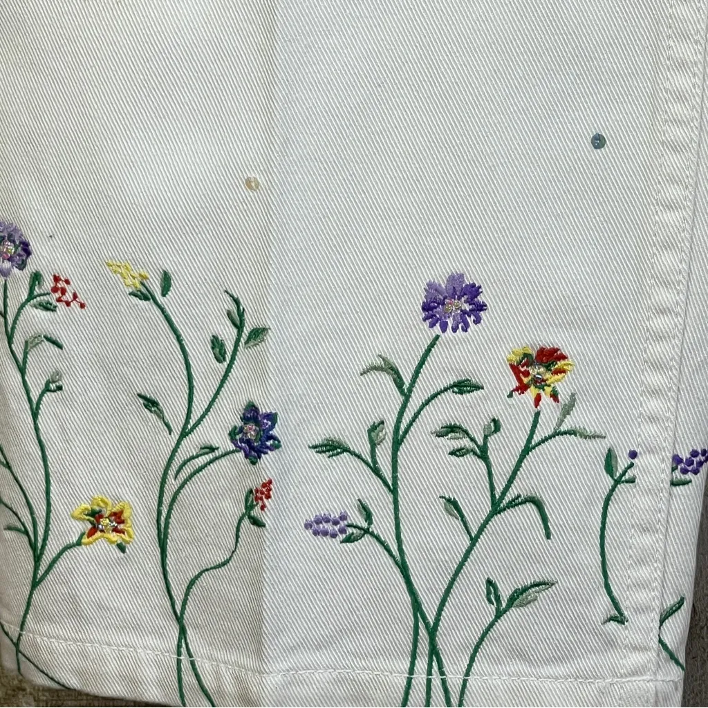 Tommy Hilfiger Size 14 White Denim Jeans Embroidered with A Floral Scene - Image 7