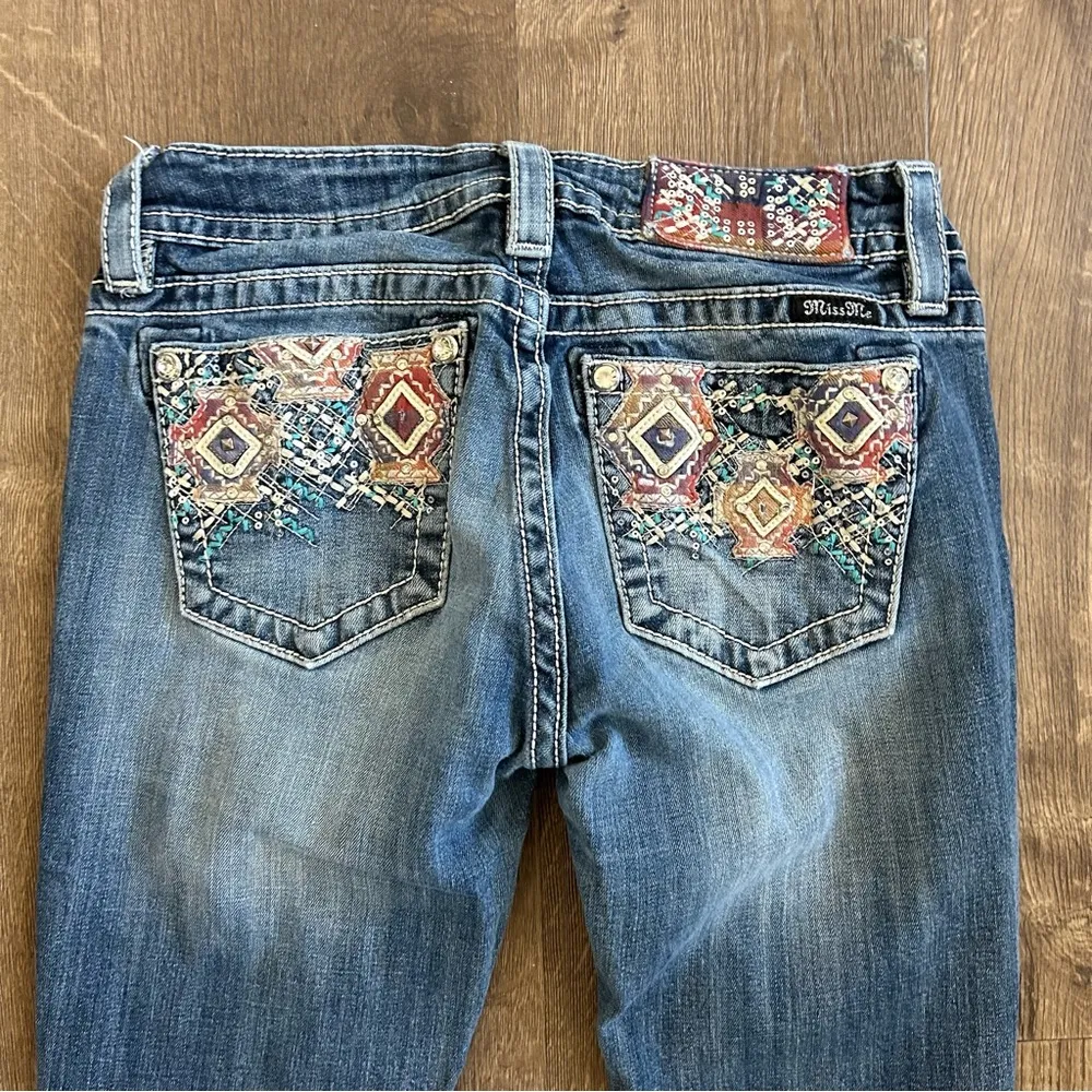 Miss Me Low Rise Straight Leg Embroidered Pocket Jeans 27 - Image 10