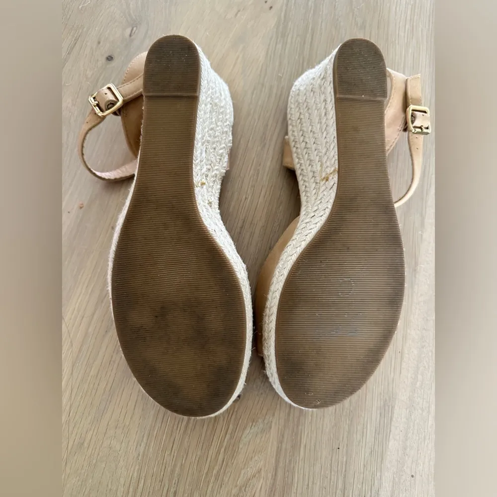 Tommy Bahama Caisy nude tan open toe espadrille wedges size 9 - Image 5