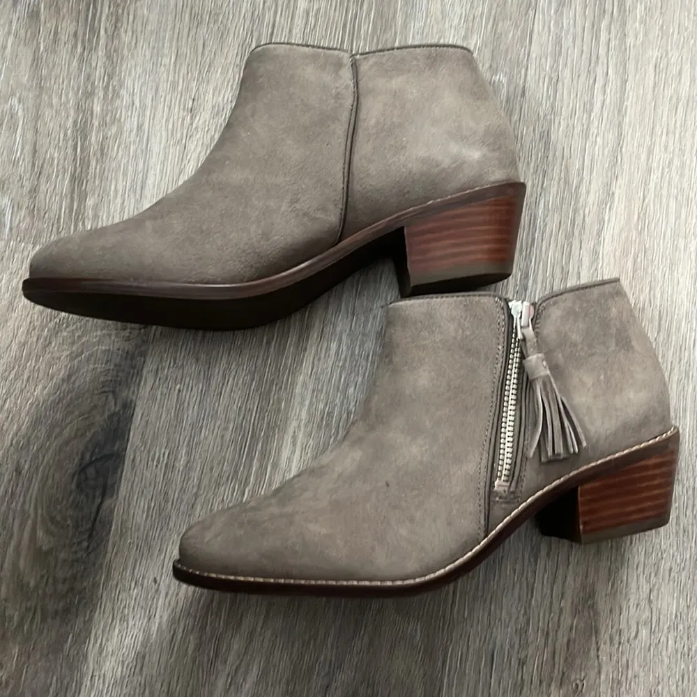 Vionic Serena Suede Ankle Boots in Gray Size 6 - Image 6