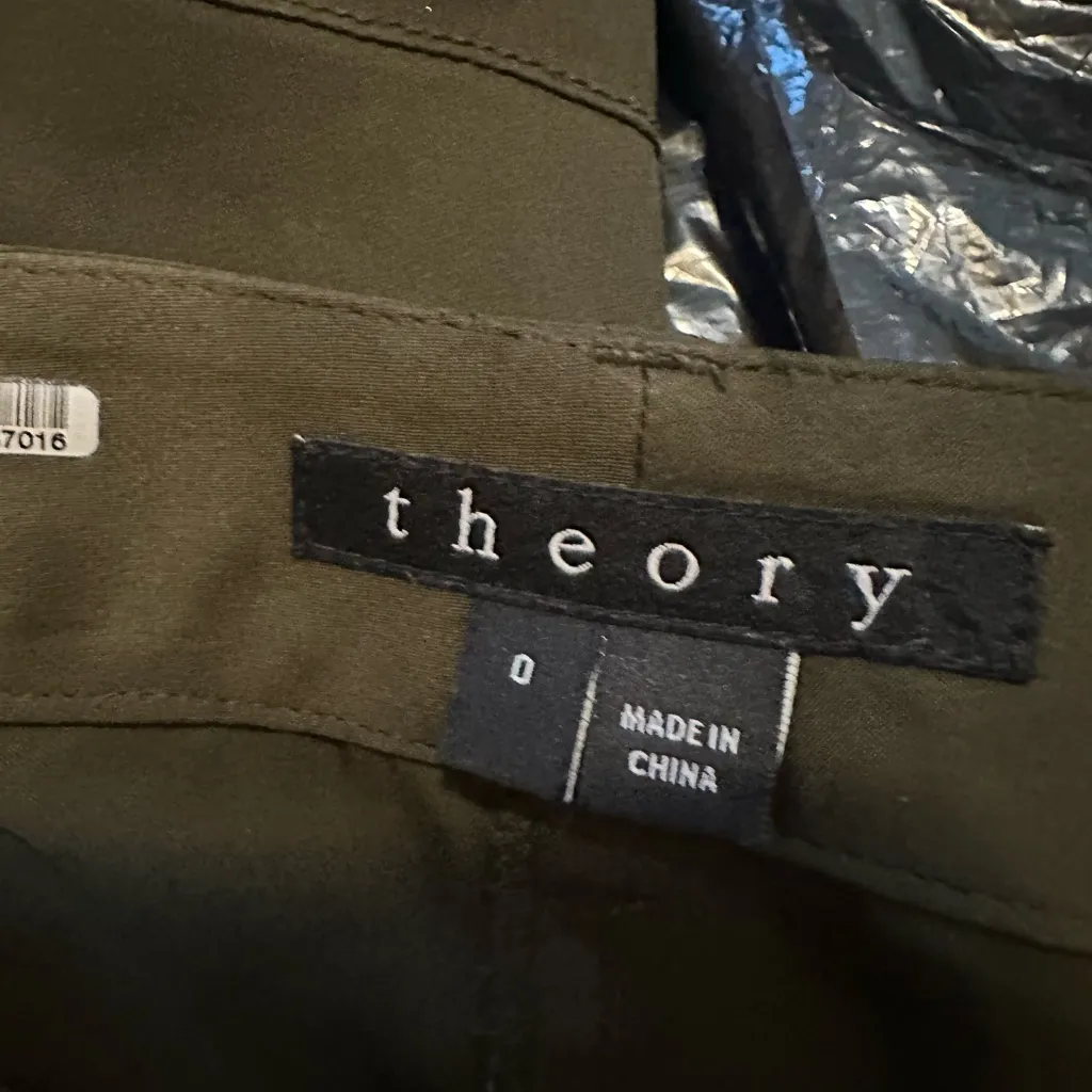 Theory  Silk Cargo Pants Size 0 Green - Image 5