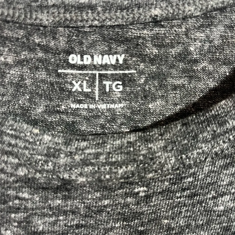 Old Navy  xl sleeveless workout tee - Image 2