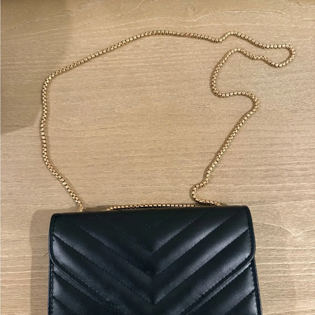 Amazon Black Crossbody Bag with Gold Chain - Image 3