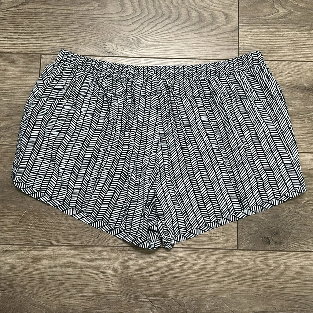 Athleta Lightweight Active Casual Beach‎ Shorts Black White Size Large - Image 3