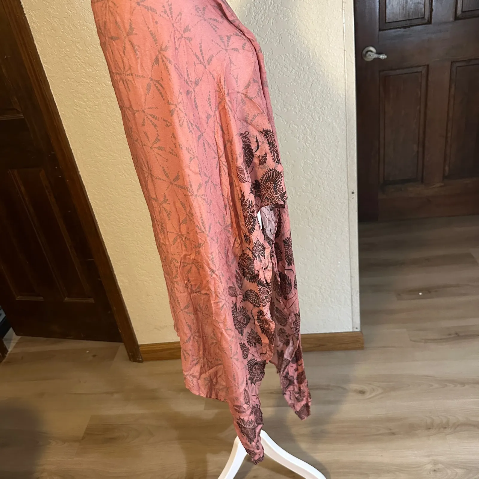 Rebecca Minkoff Pink Paisley Floral Lightweight Sheer Kimono Wrap Scarf - Image 7