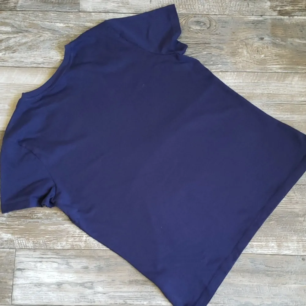 L.L. Bean tee size medium - Image 6