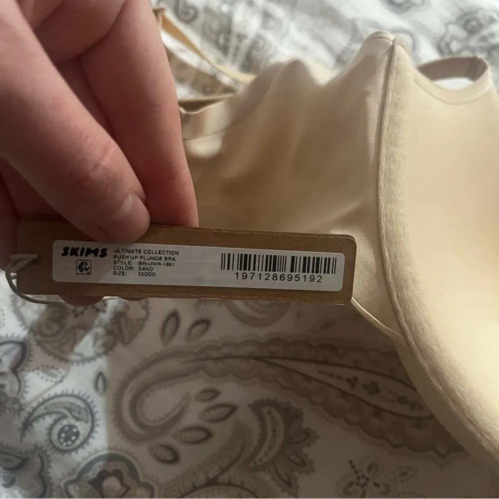 Skims nude the ultimate push up bra size 32ddd - Image 5