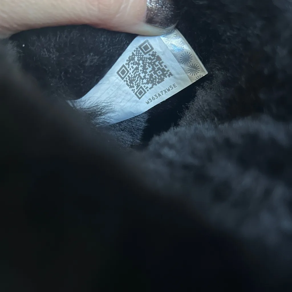 UGG Women’s  Mini Bailey Black Boots 9 - Image 9