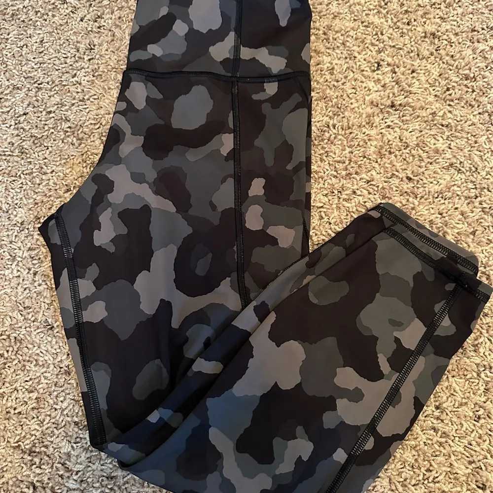 Athleta Lightening Stash Pocket 7/8 Camo Tights- MP - Image 3