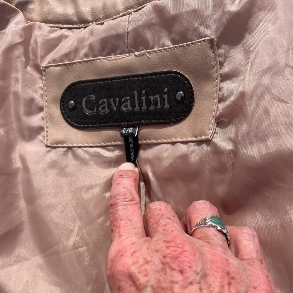 Cavalini Y2K vegan leather tan camel zip front moto jacket. Size large. - Image 6