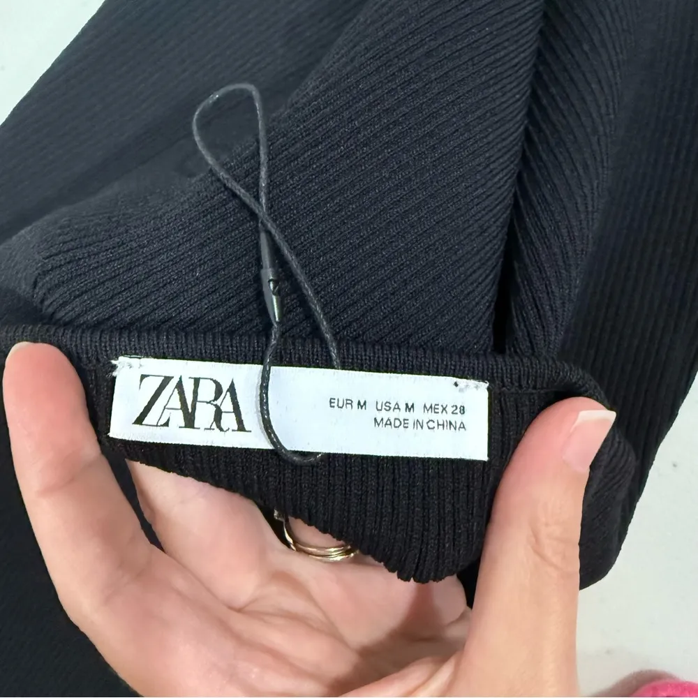 Zara Black Ribbed Fitted Sleeveless Tank Top With Back Cut Out Size Medium EUC - Image 7