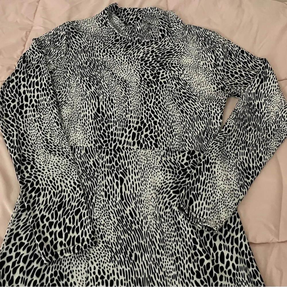 Wednesday’s Girl animal prints leopard boho turtleneck bodycon midi dress size M Black Size M - Image 11