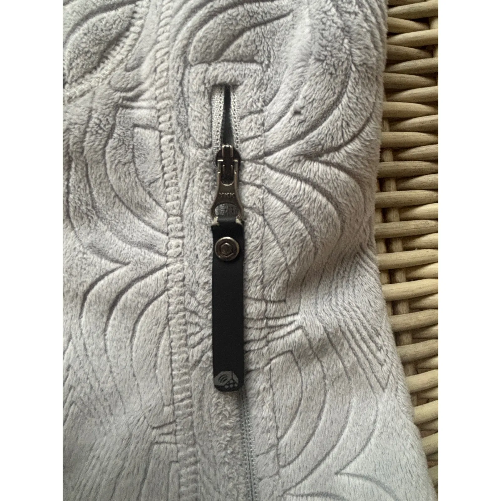 Mountain Hardwear Floral Embossed Fleece Vest small layered travel outdoors - Image 8