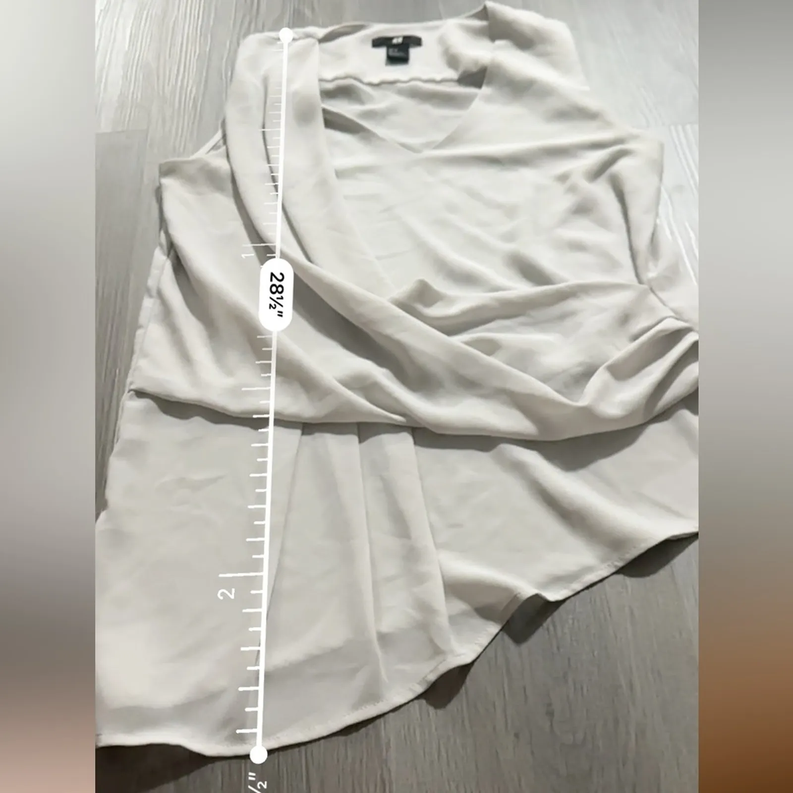 H&M‎ Light Gray Sleeveless Asymmetrical Draped Semi Sheer V Neck Top Size 6 - Image 4