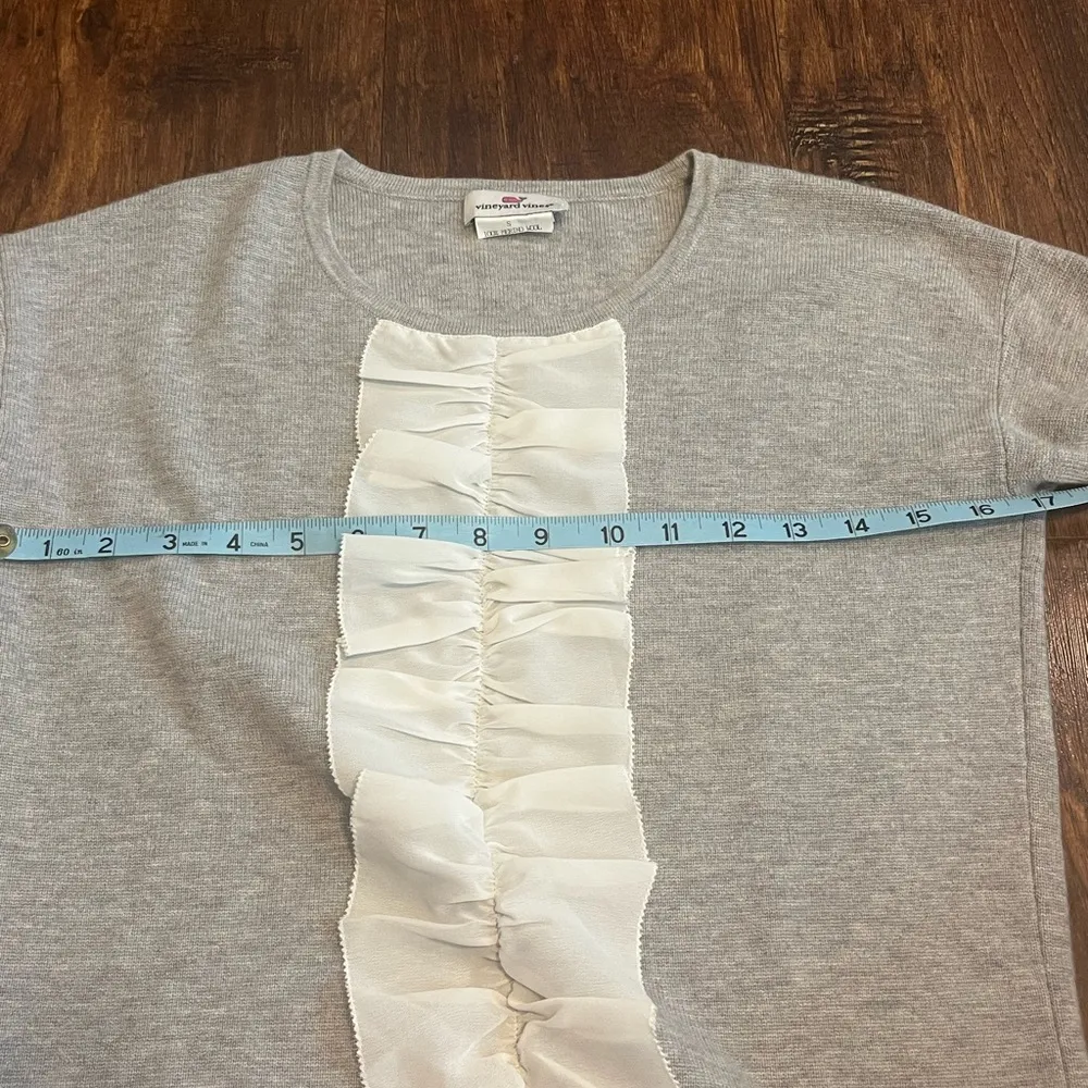 Vineyard Vines Gray and White Ruffle Detail Sweater - Image 7