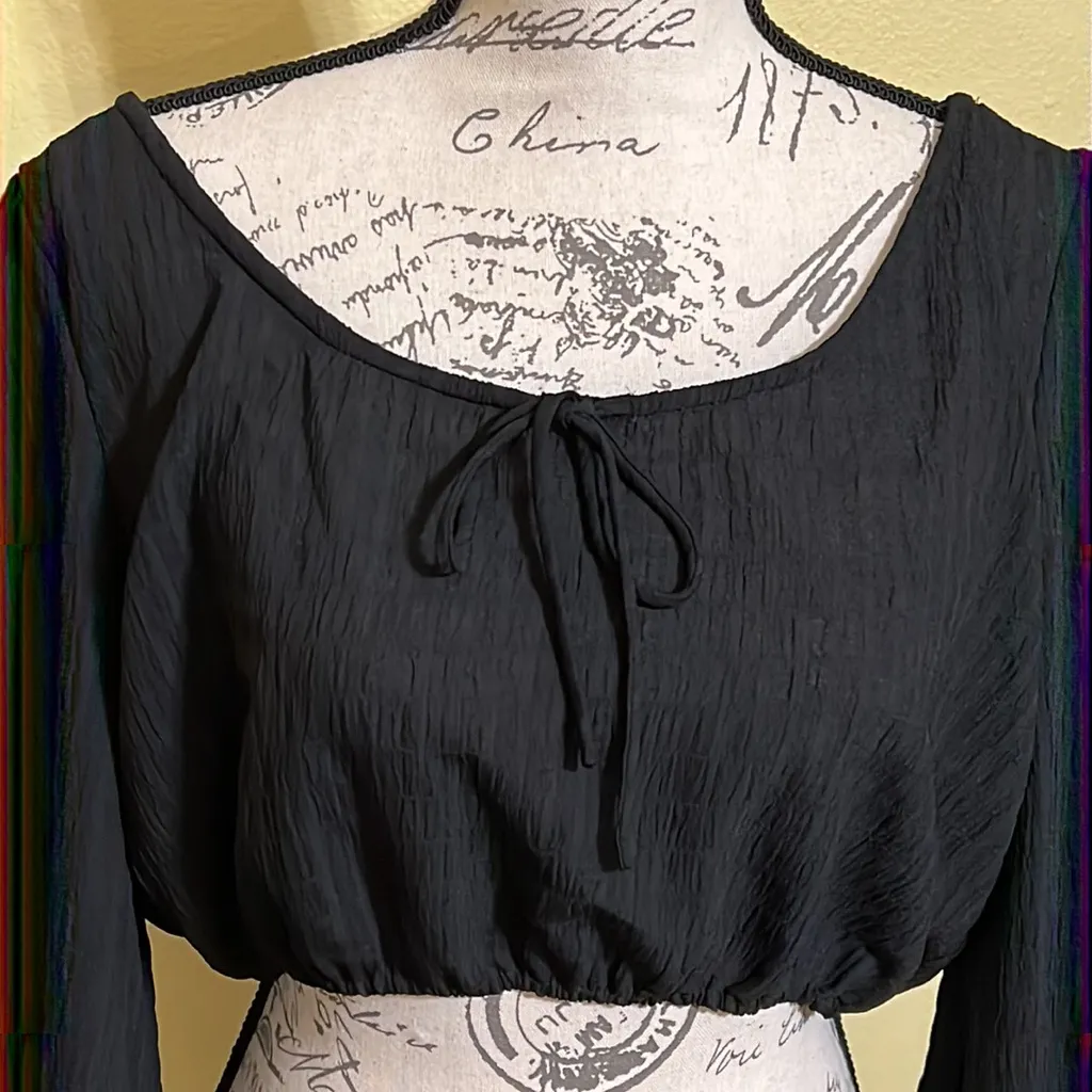 WAYF Long Sleeve Crop Top - Image 2