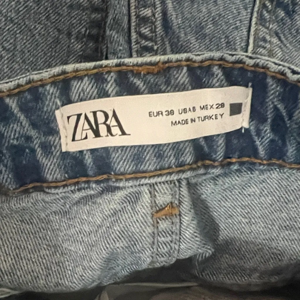 Zara women’s Classic Denim Straight Jeans - Image 3