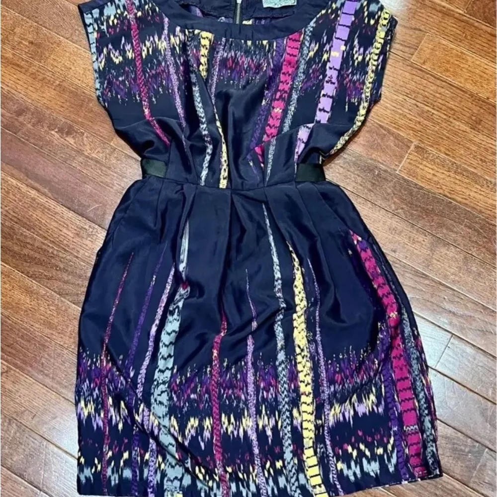 Fishbowl purple abstract ribbon dress with pockets size small - Image 2