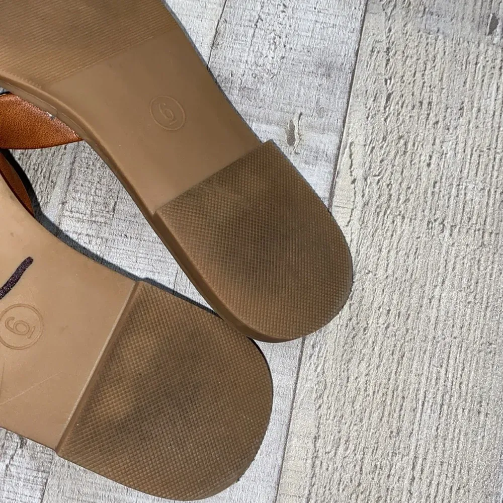 UNIVERSAL THREAD slide on sandals size 6 - Image 5