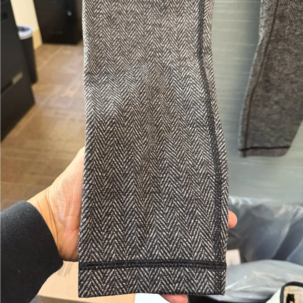 Lululemon Athletica Women's Gray Herringbone Joggers Size 8 - Image 7