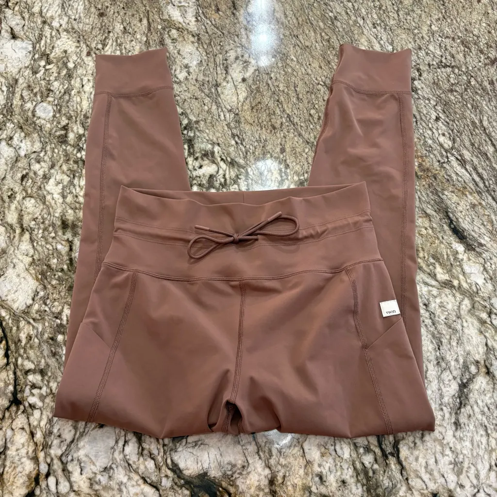 Vuori Daily Pocket Legging - Image 3