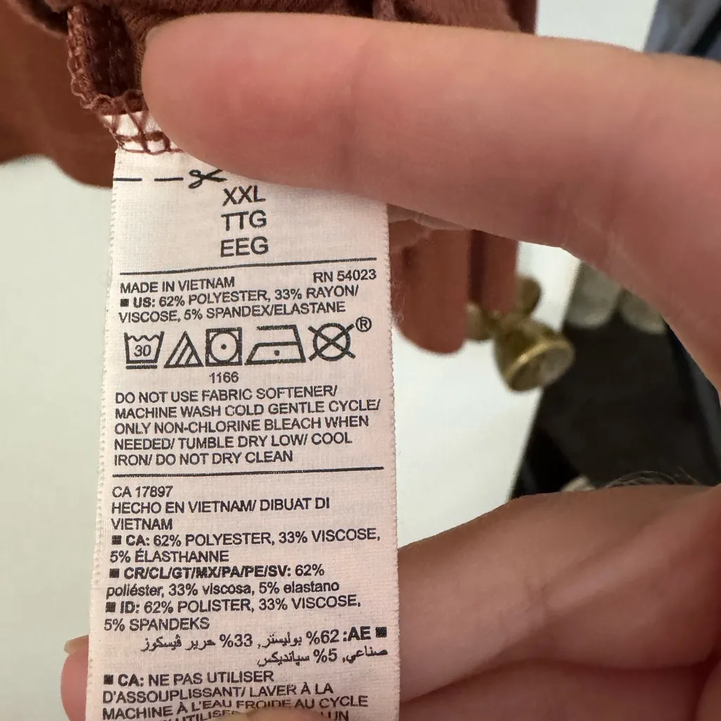 Old Navy UltraLite Performance Cropped Ribbed Turtleneck Top - Image 4