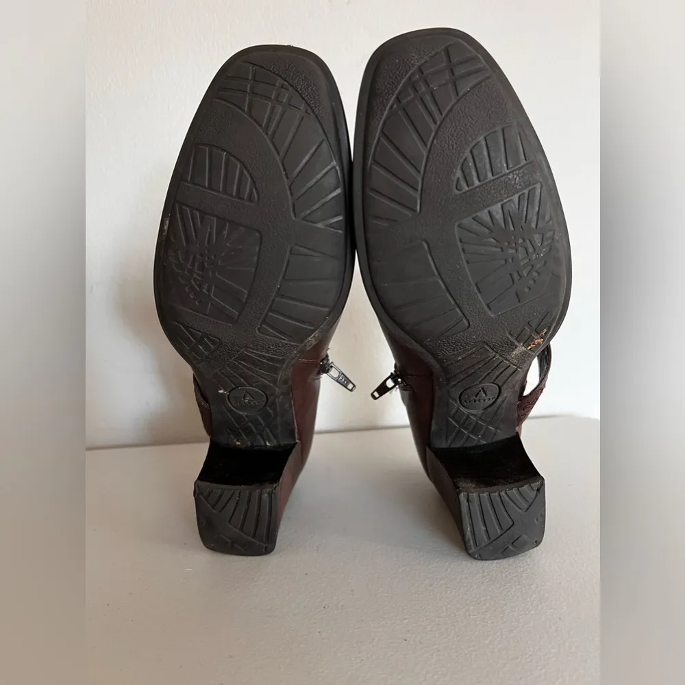 Clarks Artisan Women’s S 7.5 Ankle Boots Size Zip Brown Leather Heel Strap Shoes - Image 9